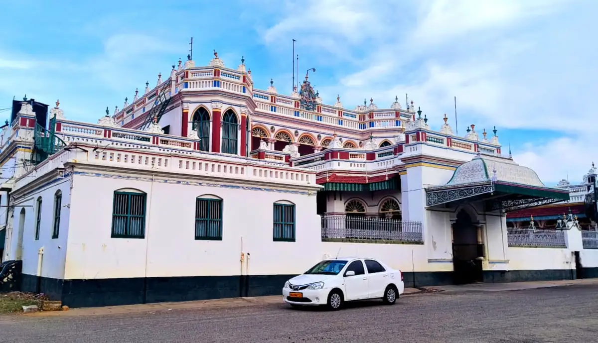 JP Travel Hub car outside a heritage destination during a customer journey